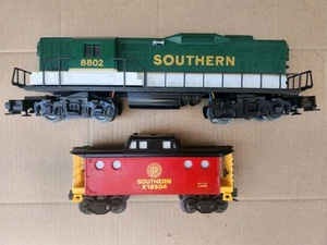Lionel 6-18802 Southern GP9 EMD Diesel Switcher Locomotive & Caboose - Serviced - Picture 1 of 21