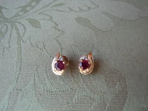 Pendientes de tachuelas de rubí con detalles de diamante en 14 kt. Oro - Imagen 1 de 3