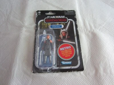 Kenner Star Wars Retro Collection 2022, The Mandalorian: Ahsoka Tano nuevo en paquete Foto 1 de 3