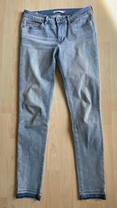 Levis Jeans 711 Skinny, in einem schönen Hellblau, Größe 28/32 *1A Zustand* - Bild 1 von 9