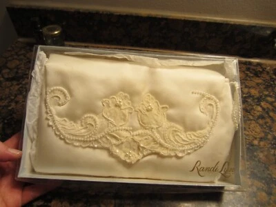 NUEVO CON ETIQUETAS VINTAGE RARO Mujer Nupcial Cuentas/Lentejuelas Marfil Monedero Diseño Randi Lyn Foto 1 de 4
