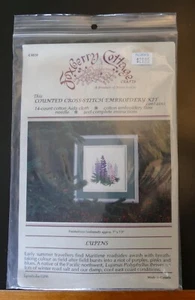 Nuevo en Paquete Foxberry Cottage Nueva Escocia LUPINS en Blanco Contado Punto de Cruz Kit 7x7.5 - Imagen 1 de 3
