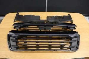 2020 - 2024 Complete Dmax Grille (Black and Grey) - Picture 1 of 5