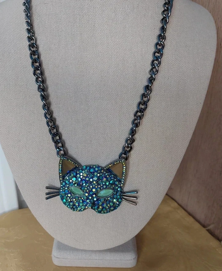 Betsey Johnson Rhinestone Cat Pendant Necklace Glow In The Dark Eyes ~ NWT Foto 1 de 3