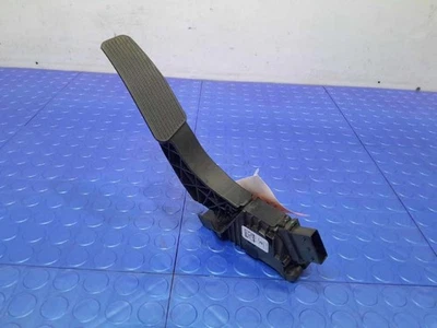 17-22 Chrysler Pacifica Voyager Accelerator Pedal Assembly OEM 04581677AB - Image 1 of 4