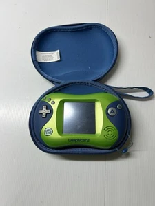 Sistema de juego de aprendizaje LeapFrog Leapster2 verde/azul con estuche de transporte funcionando - Imagen 1 de 5