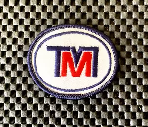 TM BORDADO COSER EN PARCHE INICIALES 2 1/2" X 2" NUEVO EN STOCK - Imagen 1 de 2