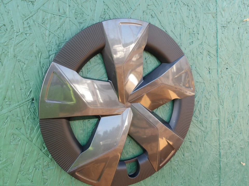 TOYOTA PRIUS LE HUBCAP 2023 2024 2025 FACTORY 17" ORIGINAL WHEEL COVER OEM A - Image 1 of 1