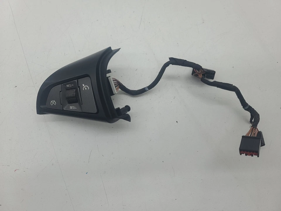 Interruptor de control de crucero del volante Chevrolet Malibu 2013-2016 OEM 228221937 Foto 1 de 4