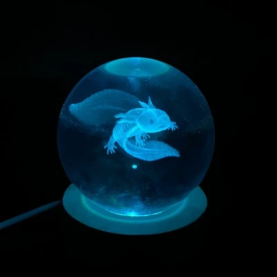 Bola de vidrio iluminada Axolotl (2,25", incluye cable USB de 36") Foto 1 de 4