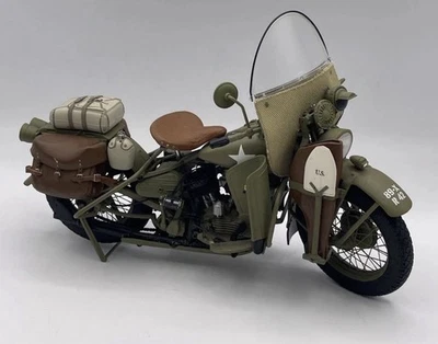 Franklin Mint Harley Davidson 1942 WLA War Motorcycle  W/ Accessories 1:10 Scale - Image 1 of 4