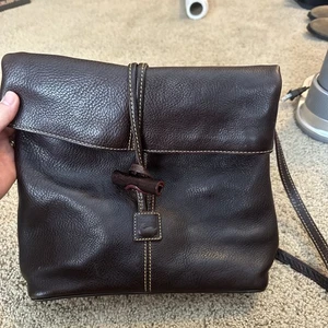 Dooney & Bourke, Med Toggle Crossbody, High Quality Leather W/Tan Stitching Navy - Picture 1 of 7