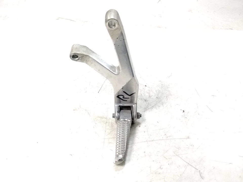 2002 Yamaha YZF600 YZF600R apoio e montagem para os pés traseiros esquerdos do passageiro - Imagem 1 de 4