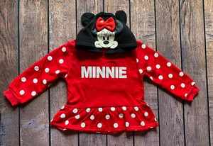 Hoodie Pullover Mädchen Größe 4T/5T Disney Minnie Mouse rot gepunktet Figur - Bild 1 von 1