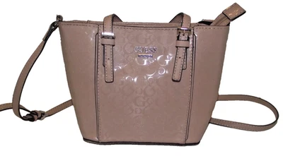 Bolsa de ombro Guess Los Angeles bronzeada clara tiracolo/corpo alça ajustável - Imagem 1 de 4