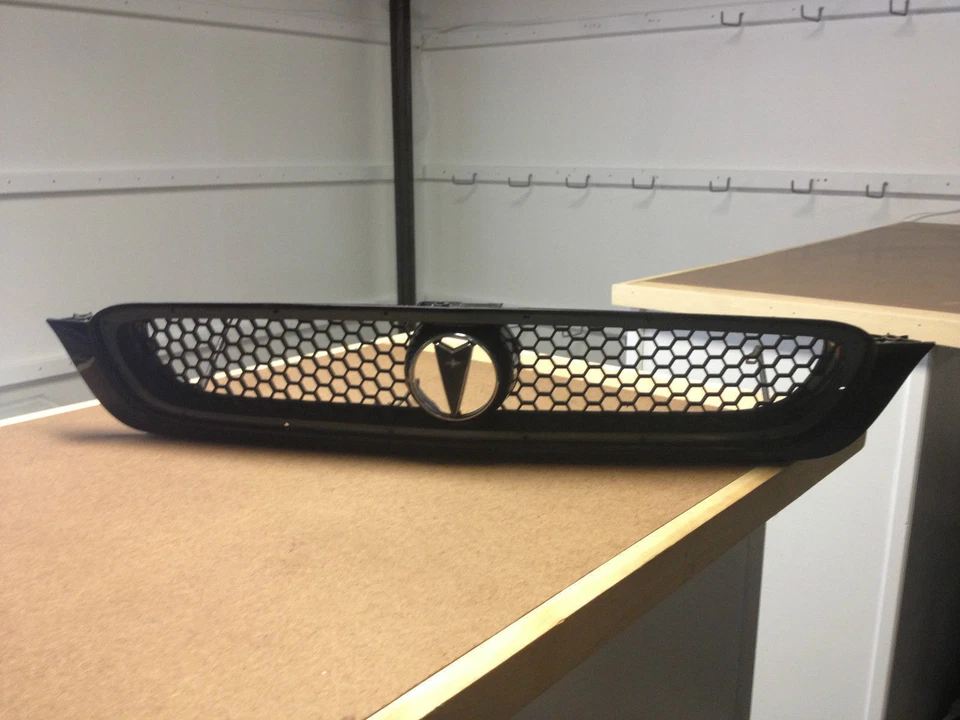 Pontiac Bonneville 1993 parrilla delantera 4 puertas ¡Envío gratuito! CT Foto 1 de 4