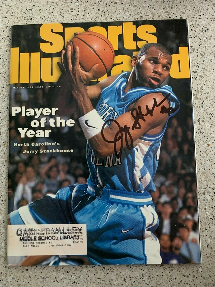 JERRY STACKHOUSE NORTH CAROLINA TACONES ALQUITRÁN FIRMADOS DEPORTES ILUSTRADOS 6 DE ABRIL 1995 Foto 1 de 1