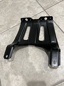 1990-1996 Nissan 300zx 16s front nose panel mounting bracket