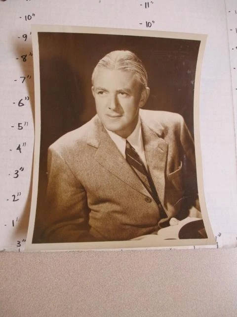 Foto del programa de radio de televisión CBS 1949 James Hilton Hallmark Playhouse Foto 1 de 1