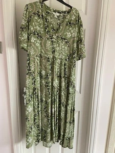 Marks and Spencer green floral tiered summer dress in size 14 - Picture 1 of 6
