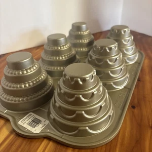 Nordic Ware Goldtouch 6c Mini Tiered Cakelet Pan Wedding Cakes EUC USA - Bild 1 von 5
