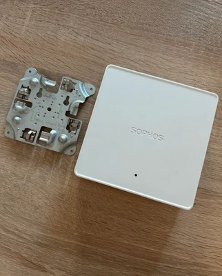 Sophos APX 320 (APX320) Funkbasisstation/Access Point mit Halterung A320TCHNE - Bild 1 von 2