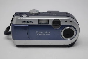Cámara digital Sony Cyber Shot DSC-P20 1,3 megapíxeles, tarjeta de memoria de 64 MB - Imagen 1 de 9