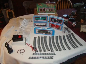 Vtg MODEL POWER HO SCALE Train Santa Fe Set w/ 4 Cars & Tunnel & Shipping Box - Picture 1 of 14