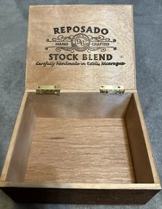 Caja de cigarros de madera Reposado hecha a mano mezcla de stock. Solo caja, sin cigarros. - Imagen 1 de 4