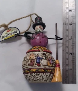 Jim Shore Heartwood Creek 2008 muñeco de nieve escoba sombrero de copa 4 3/8 pulgadas - Imagen 1 de 2