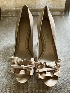 Enzo Angiolini Eamielee Beige Heels Open Toe Ruffle And Bow Across Toe Size 6M - Picture 1 of 4