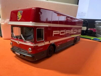 Schuco 1/43 MERCEDES-BENZ - FURGONETA DE CARRERAS "PORSCHE" Foto 1 de 4