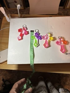 Schlüsselanhänger 4 für 2 Dollar - Bild 1 von 3