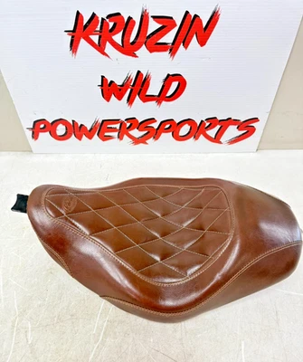 Assento HARLEY SPORTSTER R Mustang Wide Tripper Solo Marrom Ponto Diamante 2004 - Imagem 1 de 4