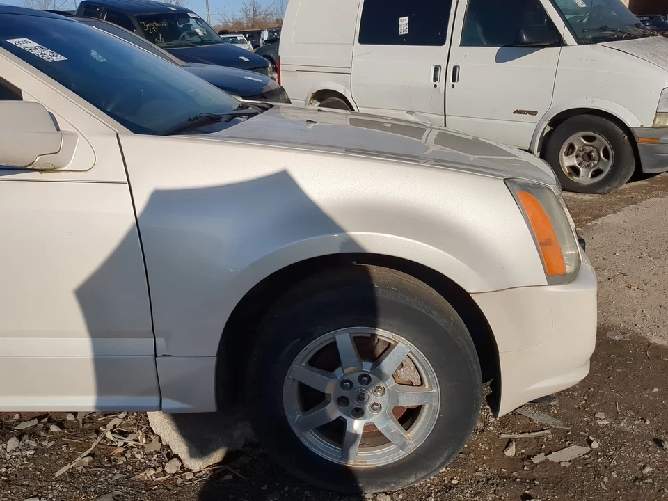 2004-2009 Cadillac Srx Passenger Fender M3E2D - Image 1 of 2