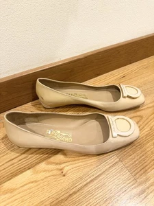 Zapatos de salón Salvatore Ferragamo talla 7,5  - Imagen 1 de 6