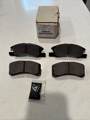 Nuevo juego de pastillas de freno de disco delanteras Mitsubishi 4605B530 2017-2020 Mirage Mirage G4 1,2 L Foto 1 de 4