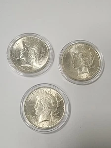 SET OF 3 BU PEACE DOLLARS 1922 ,23,& 24 IN PLASTIC CASES - Picture 1 of 3