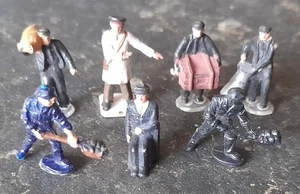 Assorted Platform and Engine Crew Figures - OO Gauge - Picture 1 of 1