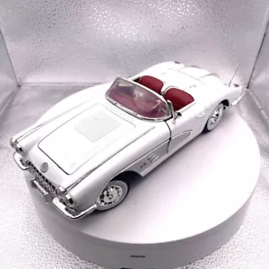 Motormax 1958 Corvette White Die Cast, Red Interior, 1/18 Scale, No. 73109 - Picture 1 of 8