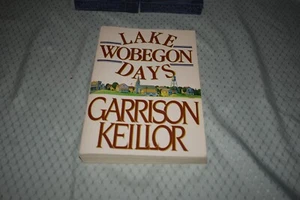 Lake Wobegon Days by Garrison Keillor (1st Edition/First Printing, tpb) - Foto 1 di 3