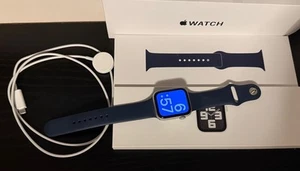 Apple Watch SE 2nd Gen 40 MM Complete With Box As Seen In Pic - Zdjęcie 1 z 1