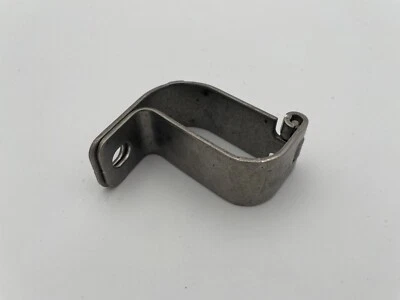 Soporte cruzado debajo del tubo de escape Harley Davidson Touring OEM 66861-09B Foto 1 de 4