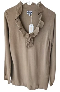 Maglione Mudpie Laura Ruffle Taglia Media Tan Scollo V Acrilico Nuovo Con Etichette - Foto 1 di 10