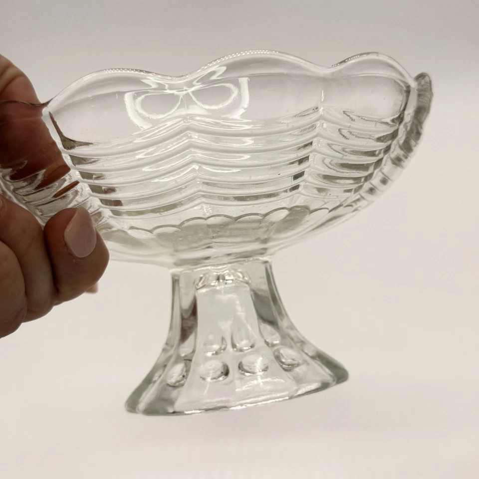 Antiguo pedestal de vidrio soplado prensado EAPG compota patrón de amapola plato de caramelo Foto 1 de 4