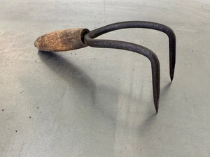 Vintage 2 Tine Hand Cultivator Old Rake Claw Garden Tool - Picture 1 of 14