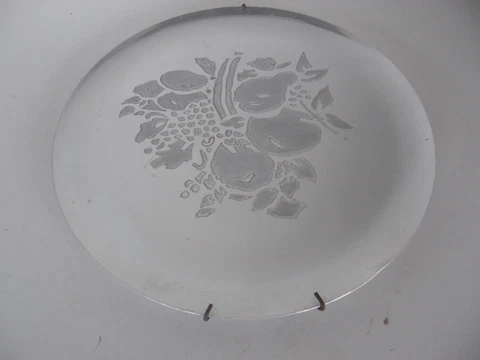 VINTAGE SILVER PLATED METAL WALL HANGING PLATE 9": DIAMETER WITH WIRE BRACKET Cover