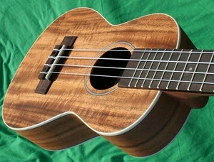 KONZERT-UKULELE KOA-DECKE BODEN+ZARGE KOA MAHAGONI HALS MENSUR 378mm - Bild 1 von 1