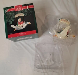 Hallmark Keepsake Ornamento Madre Ganso 1992 con Movimiento Esculpido - Imagen 1 de 3