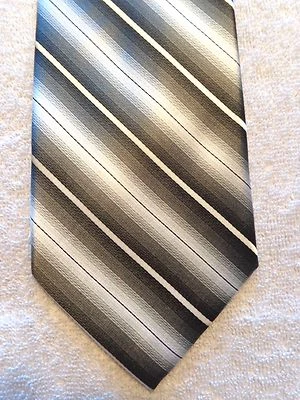 PIERRE CARDIN МУЖСКОЙ ГАЛСТУК ЗЕЛЕНОВАТЫЙ СЕРЕБРО И БЕЛЫЕ ПОЛОСЫ 3,75 X 59  - Изображение 1 из 4